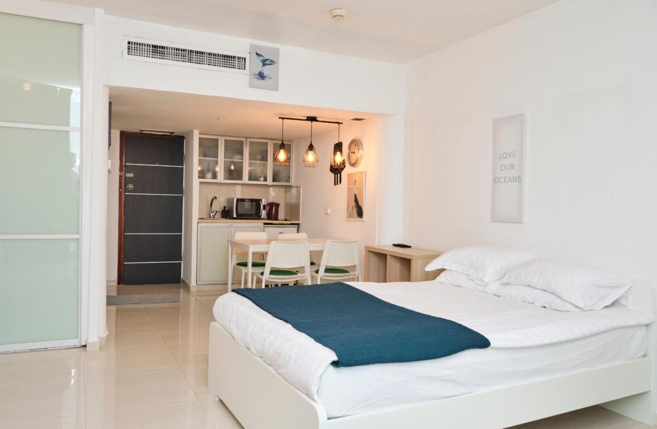 Sunny Sea View Studio Apartment Herzliya ภายนอก รูปภาพ