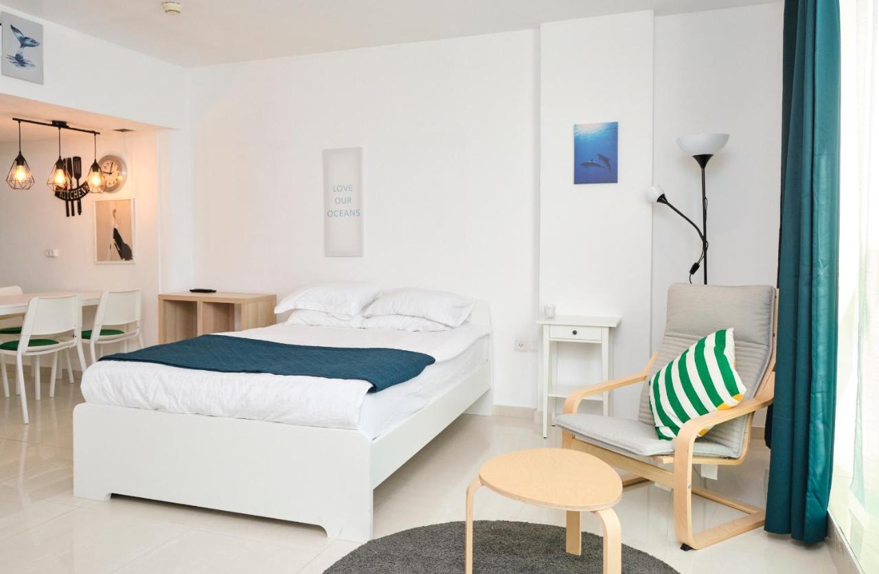 Sunny Sea View Studio Apartment Herzliya ภายนอก รูปภาพ